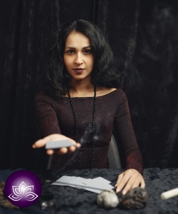Ashley Tarot Expert