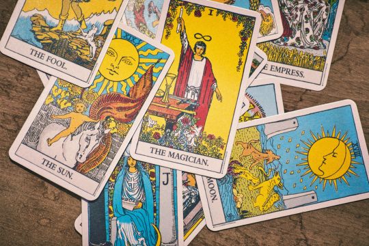 How to Read and Understand Tarot Cards